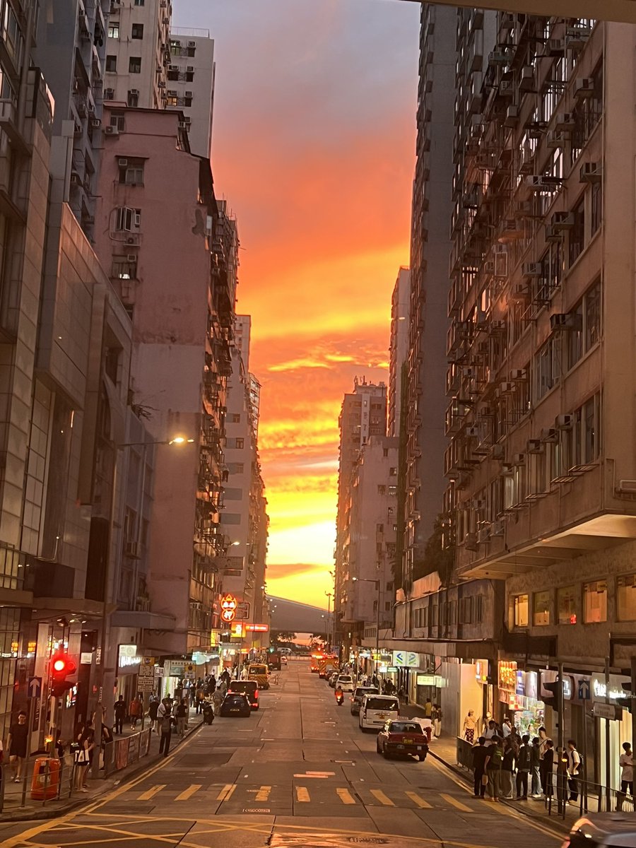 LV7132's tweet photo. #巴威颱風的黃昏🌆 https://t.co/1kIMUysnL5