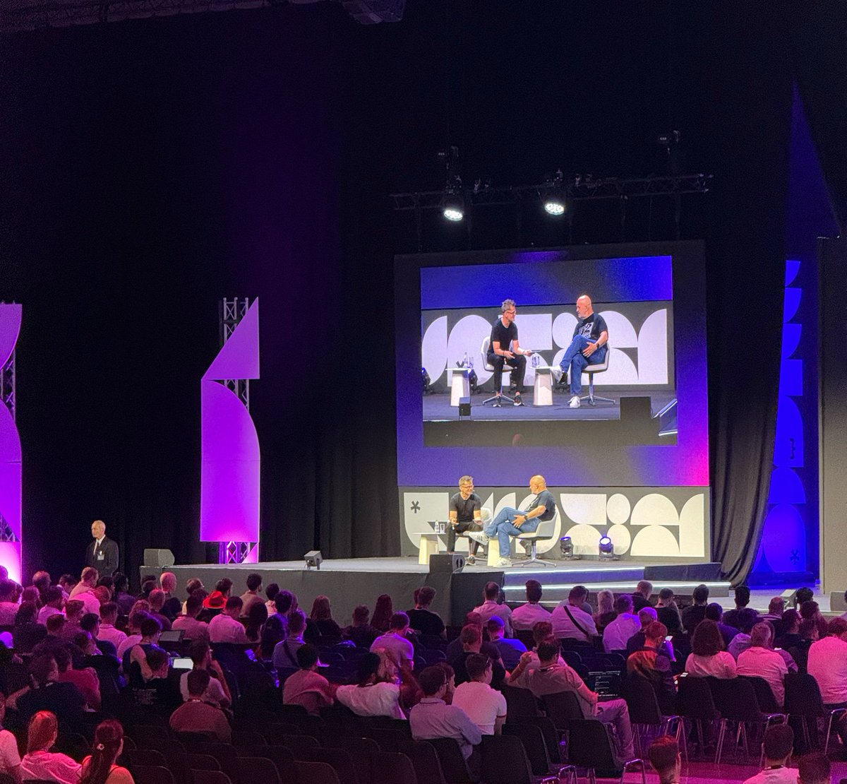 mojitane's tweet photo. Great fireside chat and very down to earth AI takes by Werner Vogels at @WeAreDevs 
Web development has always been a learning journey and AI is a great turning point but it also doesn't change the importance of fundamentals and decision making or responsibility. And also enjoying the process.
