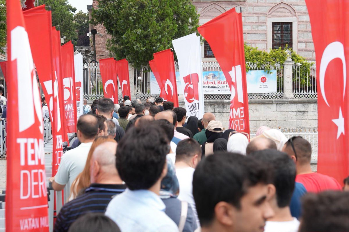 TC_istanbul's tweet photo. 15 Temmuz Şehitlerimizin Aziz Hatırasına 253 Hatim Programı 🤲🇹🇷

Diyanet İşleri Başkanlığı İstanbul İl Müftülüğü tarafından, 15 Temmuz şehitlerimizin aziz ruhlarına ithafen 253 Hatim Programı düzenlendi.

Programda, vatan uğruna canlarını feda eden tüm şehitlerimiz Kur’an-ı Kerim tilaveti ve dualarla yâd edildi.

@gul_davut

#15Temmuz🇹🇷
#ZaferBizim
#İradeBizimZaferBizim

📍Ayasofya-i Kebir Cami-i Şerifi