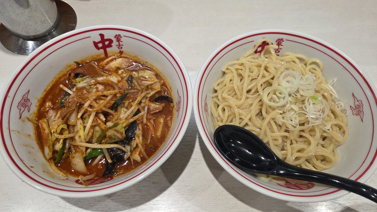 kygnam's tweet photo. 冷し味噌やさい（大盛り）

人の痛みに鈍感な人間は辛さにも鈍感。辛さはMAXの10だが、北極が余裕だったのでこれも余裕だった。おいしいね🤩
中本マニアのサイト見たら「ようこそこちら側へ」みたいなこと書いてあったが、うるせえ。もうしばらく行かないです、これからもたまに行きます https://t.co/XqmdBD1Kxd