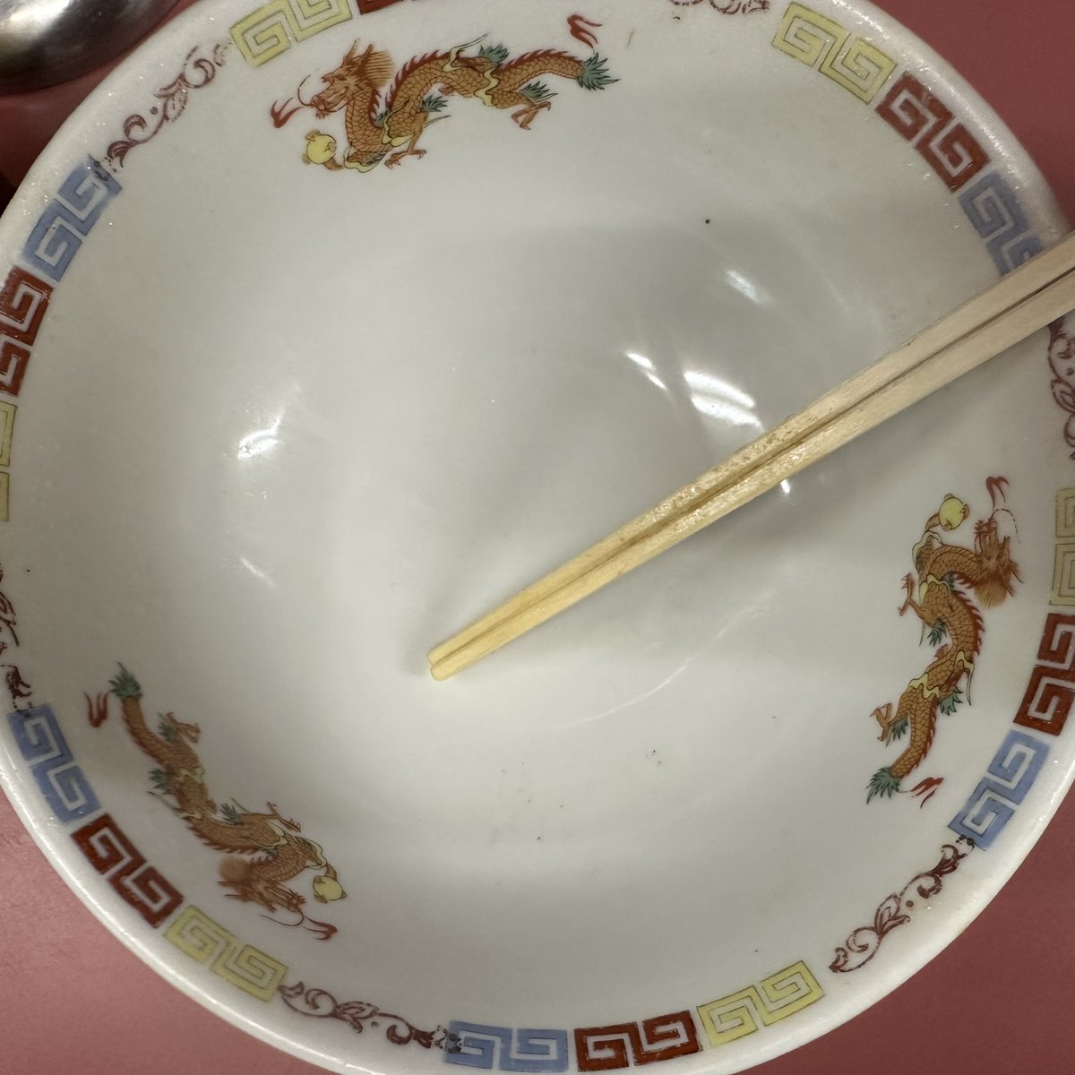 politic_patriot's tweet photo. 【本日の夕食】（ラーメン二郎 ひばりヶ丘駅前店）
大ラーメン豚入り（1,400円）。ニンニクヤサイアブラカラメ。平打ちの中太ストレート麺はモチッとしている。ブタは食べ応えがある。乳化スープは醤油が程良い。完飲。
満足度：★★★★★★★★★★ https://t.co/Pe5mq1knUE