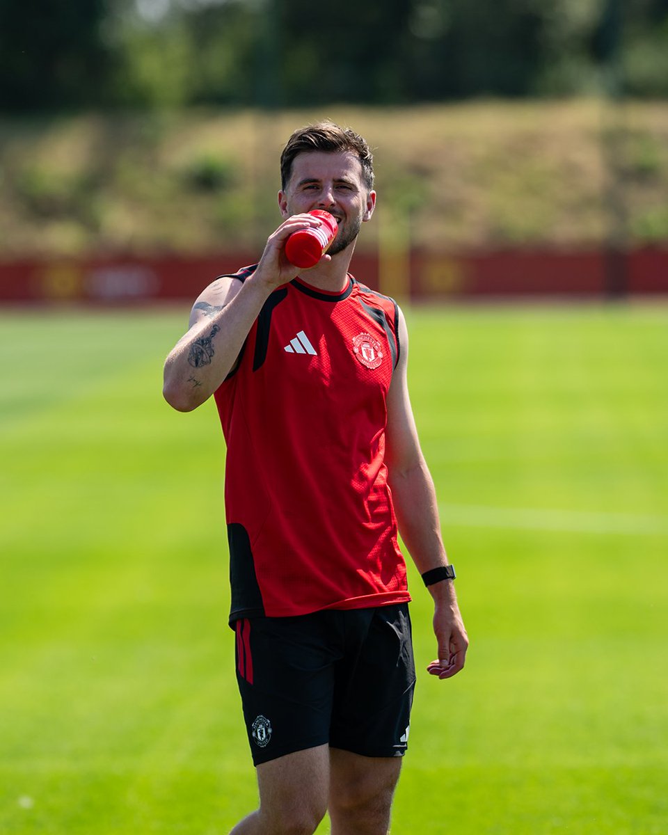 ManUtd's tweet photo. First day back = completed ✔️🥤 https://t.co/whnuJW9bqb