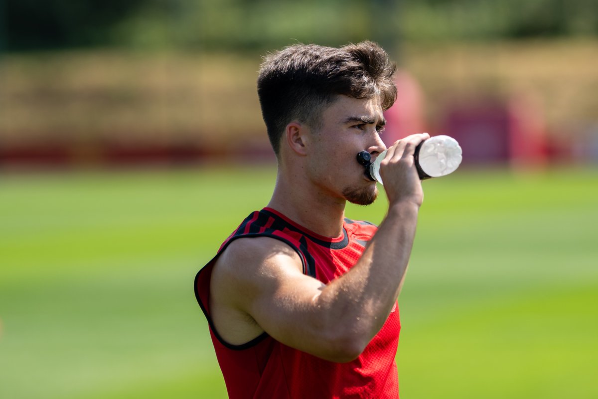 ManUtd's tweet photo. First day back = completed ✔️🥤 https://t.co/whnuJW9bqb