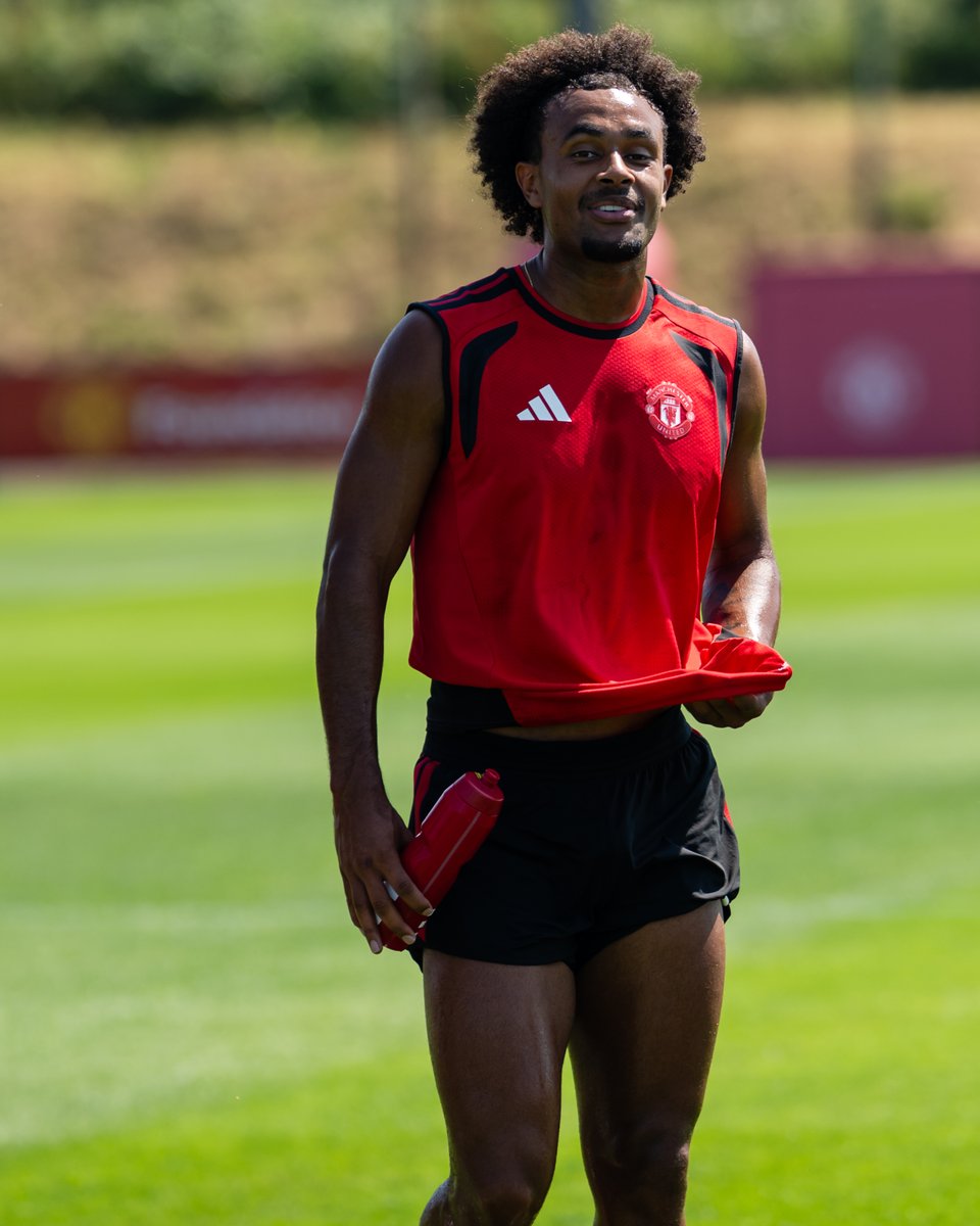 ManUtd's tweet photo. First day back = completed ✔️🥤 https://t.co/whnuJW9bqb