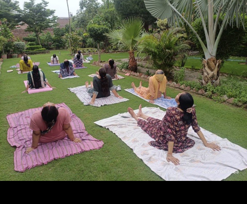 NiSha3305's tweet photo. Together we breathe, grow, and find balance. Every practice is stronger when shared. 🧘♀️✨
#cmdy #cmdiyogshala #fatehgarhsahib #yogainspiration #governmentofpunjab https://t.co/XV1UlbfTHs