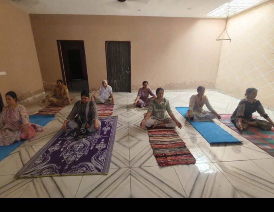 NiSha3305's tweet photo. Together we breathe, grow, and find balance. Every practice is stronger when shared. 🧘♀️✨
#cmdy #cmdiyogshala #fatehgarhsahib #yogainspiration #governmentofpunjab https://t.co/XV1UlbfTHs