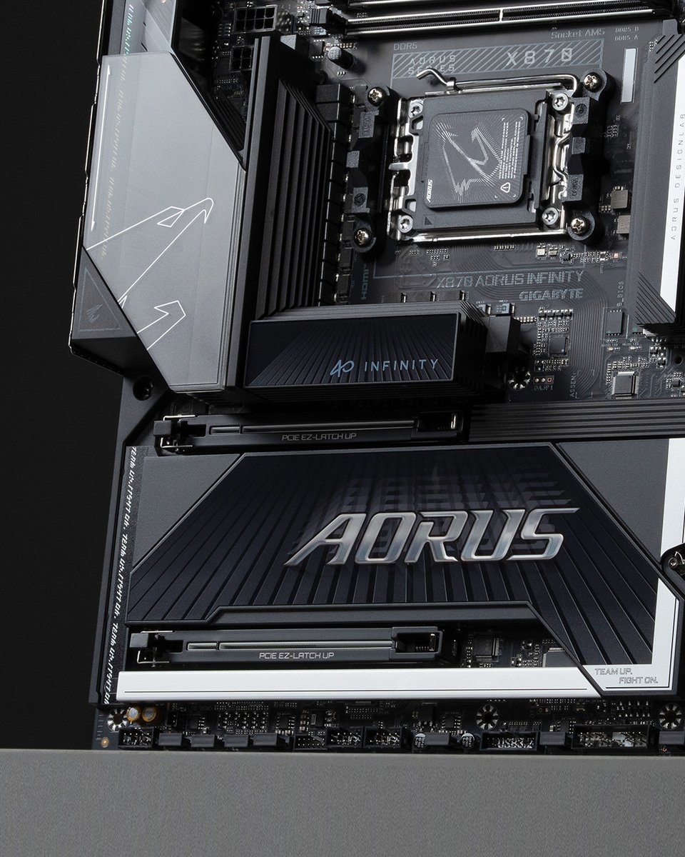 AorusOfficial's tweet photo. This is what peak hardware looks like.😎😎😎

The #X870 AORUS #INFINITY doesn't just sit there looking clean, it’s built to completely break benchmarks! We’re talking about squeezing every ounce of power from the AMD Ryzen™ 9 9950X3D2 with #X3D Turbo Mode 2.0, and pushing DDR5 memory to a ridiculous 11,400 MT/s and ultra-low memory latency down to CL24.

If you’re going to build a dream setup, you might as well make it unstoppable. 👑