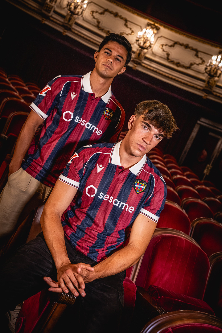 mirondo9's tweet photo. 🐸 El #Levante ha presentado su nuevas camisetas 2026-27 https://t.co/PoKgOT2XXk