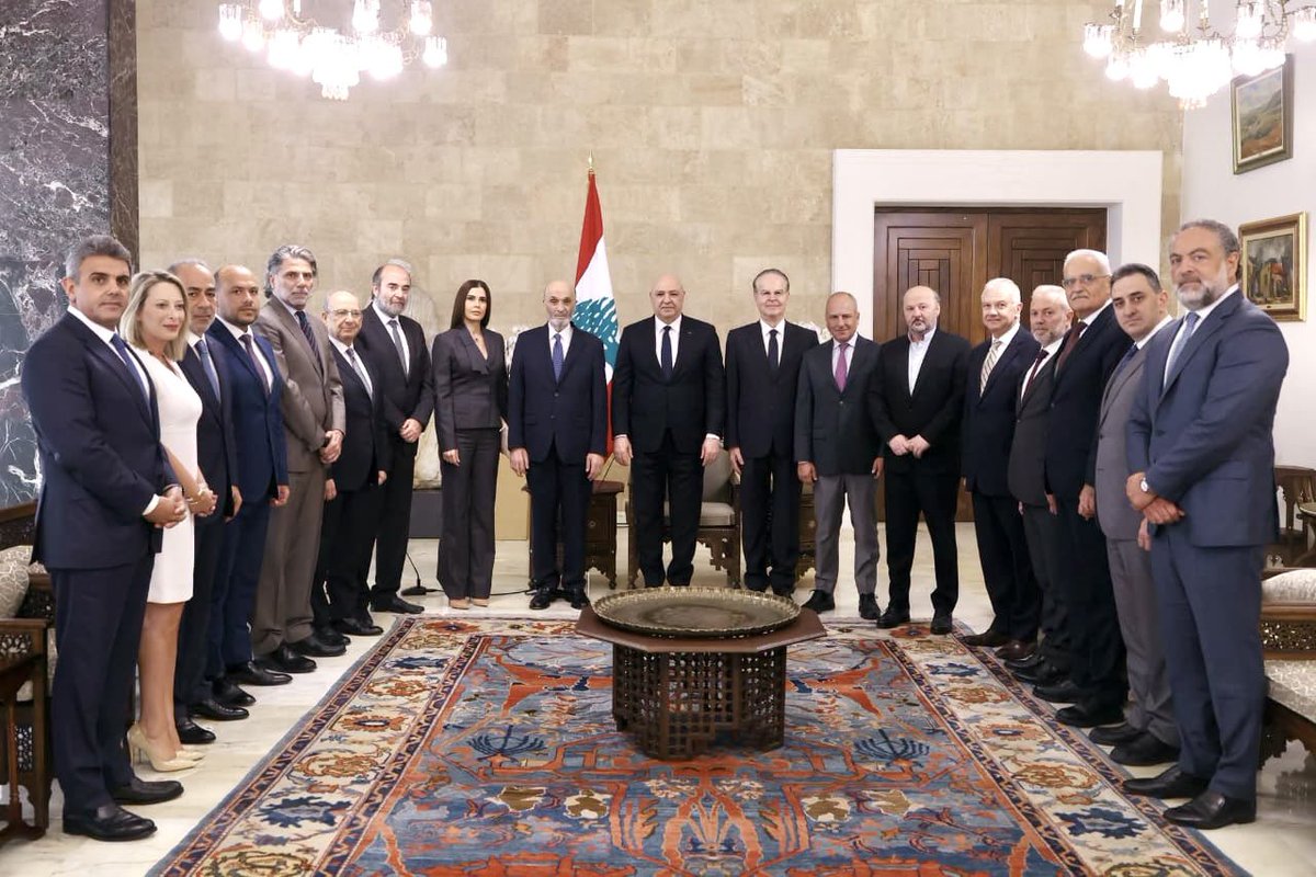 eliemchantaf_'s tweet photo. حرّاس الجمهورية السيادية! 🇱🇧

#سمير_جعجع #بعبدا https://t.co/ctDg1wrJUs