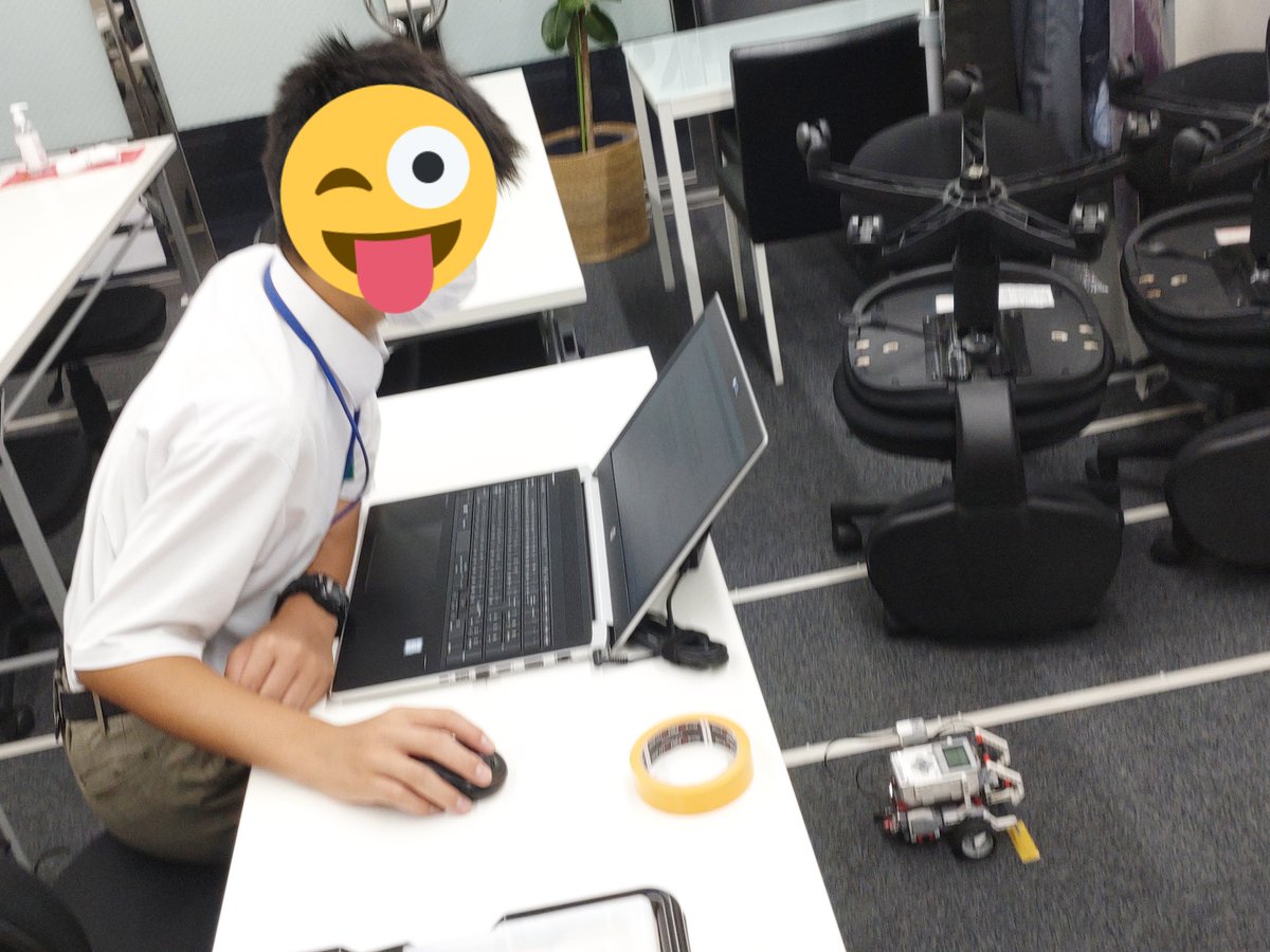 it_lecture's tweet photo. 今日は中高生でMindstormsEV3。
基本機能は大半が終わったので、アームを付けたりジャイロセンサーで回転角度を制御したり、思い通りの動きをさせるために工夫しています。

AB-Netキッズプログラミング講座 https://t.co/0J4I5fQLNn

#キッズ #子ども #愛媛 #松山 #プログラミング https://t.co/S4rJO3Okaq