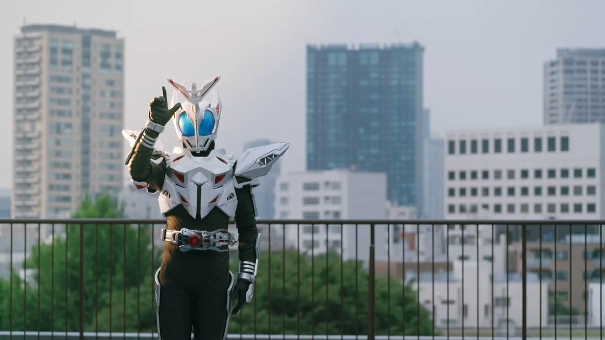handrifter86's tweet photo. Kamen Rider Atlas = pewaris Kamen Rider Kabuto? https://t.co/wnWel2qRaQ