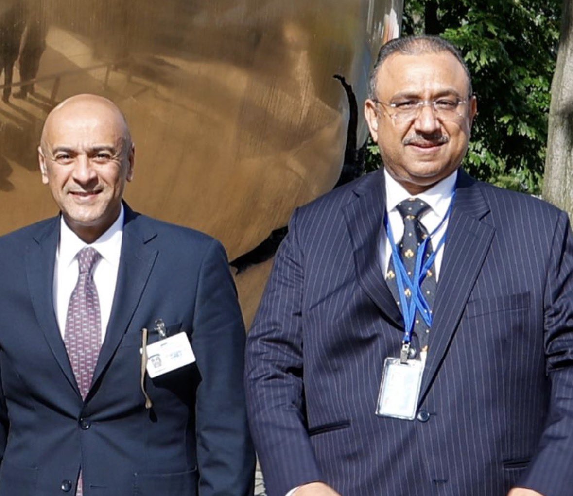 jasemalbudaiwi's tweet photo. بقلوبٍ مؤمنةٍ بقضاء الله وقدره، أنعى الأخ العزيز والزميل الوفي السفير محمد يوسف سالمين، مدير إدارة الشؤون الاستراتيجية والدراسات بالأمانة المساعدة للشؤون السياسية والمفاوضات في الأمانة العامة لمجلس التعاون، الذي انتقل إلى رحمة الله تعالى إثر حادثٍ مروريٍ أليم.

لقد كان، رحمه الله، مثالًا لدماثة الخلق، ورفعة الأخلاق، وحسن السيرة، وصاحب شخصيةٍ محبوبةٍ لدى الجميع، كما عُرف بتفانيه وإخلاصه في أداء عمله، وعطائه المتواصل، وكفاءته وقدراته السياسية المتميزة التي أسهمت في خدمة مسيرة مجلس التعاون بكل اقتدار.

أتقدم بخالص العزاء وصادق المواساة إلى أسرته الكريمة، وإلى زملائه ومحبيه، ومنتسبي وزارة خارجية مملكة البحرين، ومنتسبي الامانة العامة لمجلس التعاون . سائلًا المولى عز وجل أن يتغمده بواسع رحمته، وأن يسكنه فسيح جناته، وأن يلهم أهله وذويه الصبر والسلوان.

إنا لله وإنا إليه راجعون