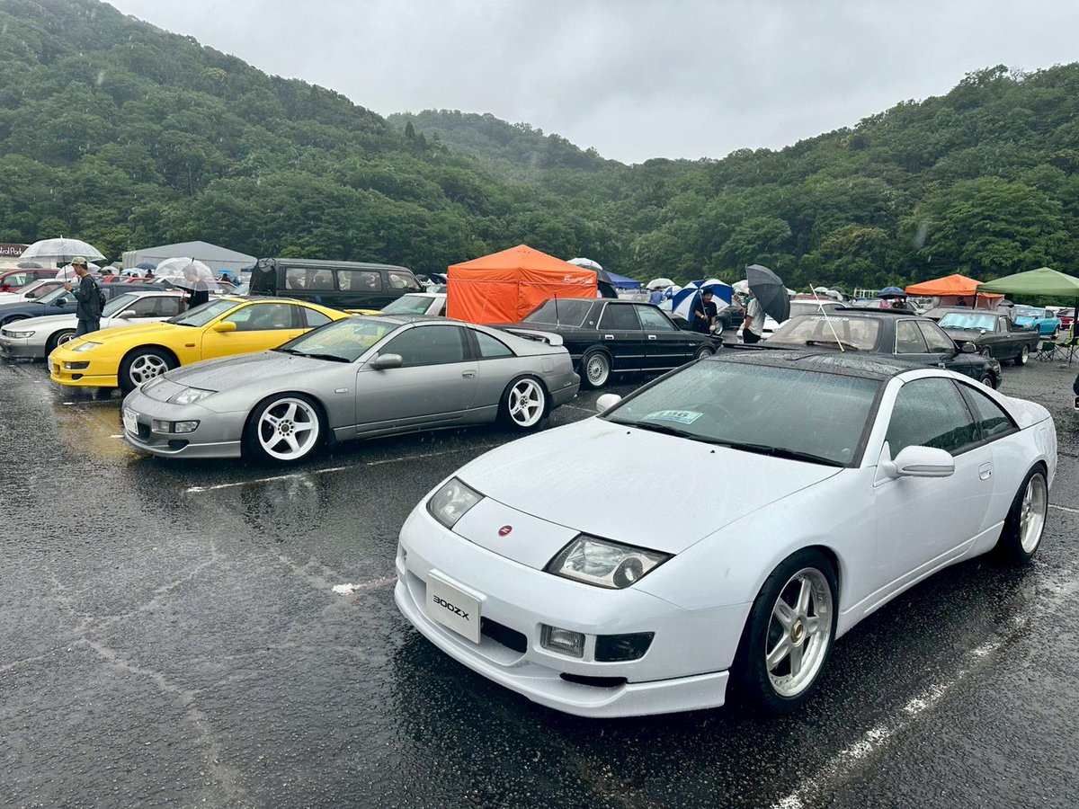 sopero_3266's tweet photo. Z2meetきっかけにZ32夫婦と出会い
どんどん輪が広がり、じーつーさんやまっさ・ひなこ夫婦にはほんまに感謝🙏
アキラ号も復活したのかなりアツい🔥

今年こそ…エアロを…笑

#Z32生誕祭 https://t.co/dO7pqeNa2U