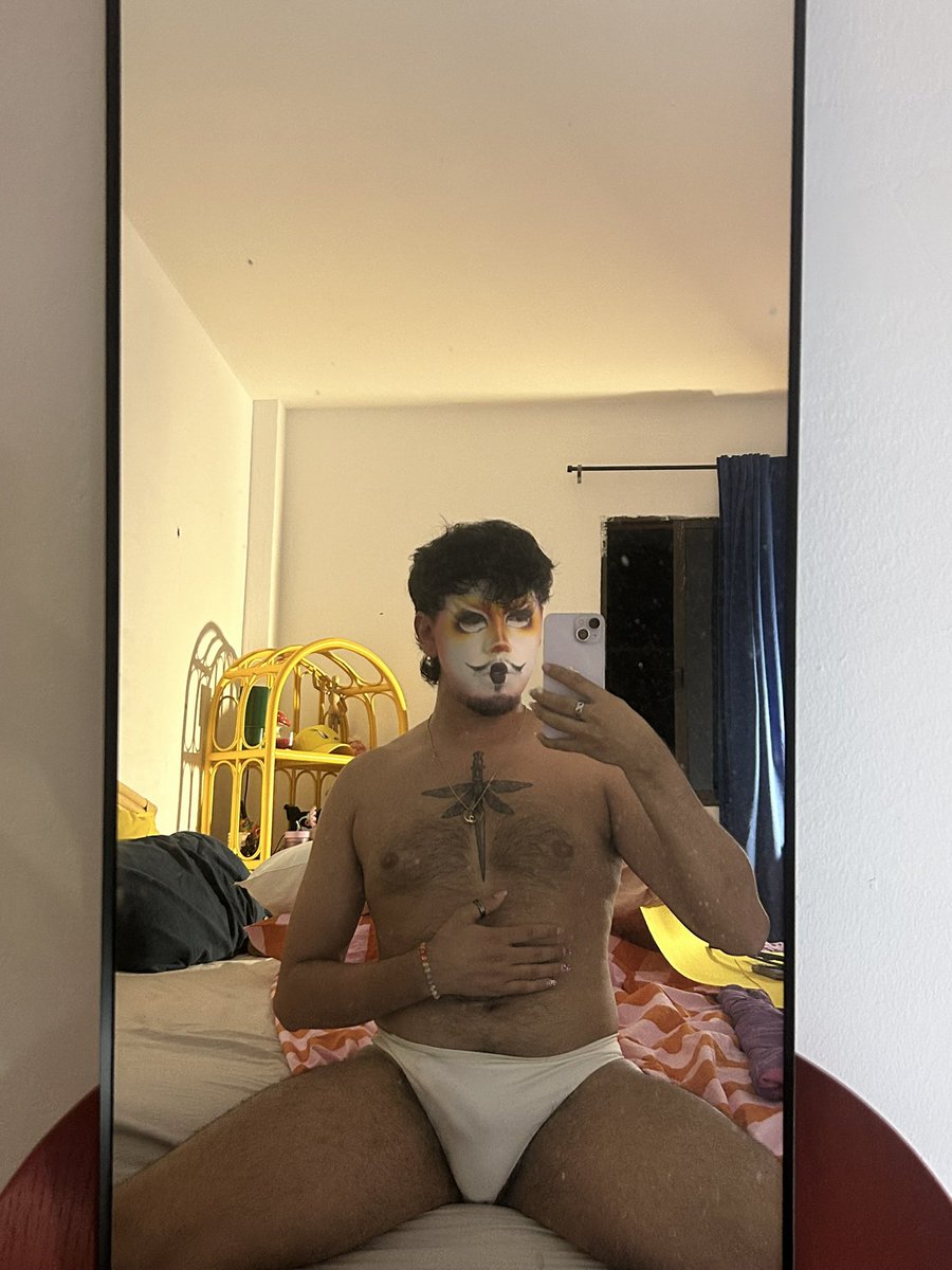 itsarejectguy's tweet photo. Ayer me aburría y terminé maquillándome 🫠 https://t.co/PUKLQjtaqF