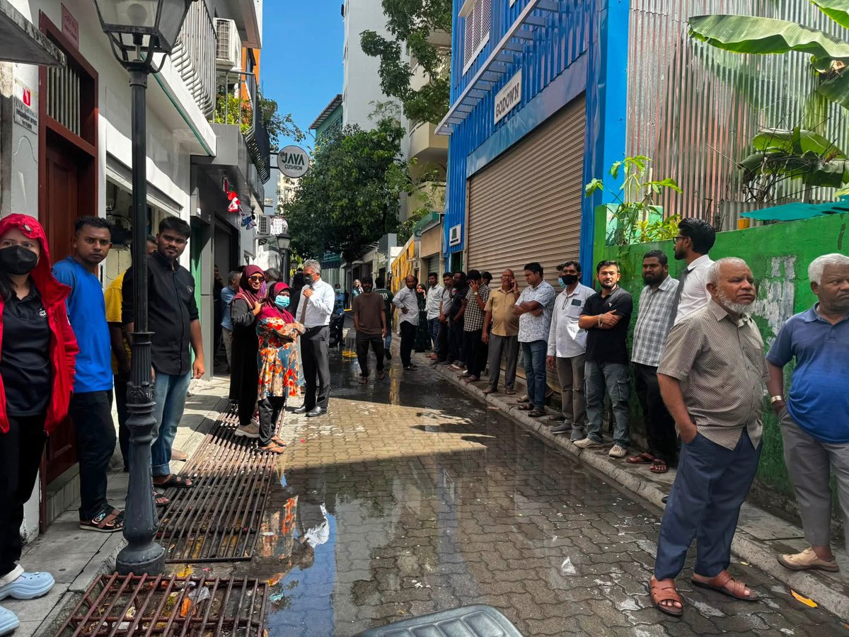 MaleCitymv's tweet photo. ހުޅުމާލެ އާއި މާލޭގައި އަލިފާނުގެ ހާދިސާ ހިނގި ތިން ތަނެއް ސާފުކުރުމުގެ މަސައްކަތް ފަށައިފި https://t.co/XvBsHgprmq https://t.co/a3ghaQdyCu