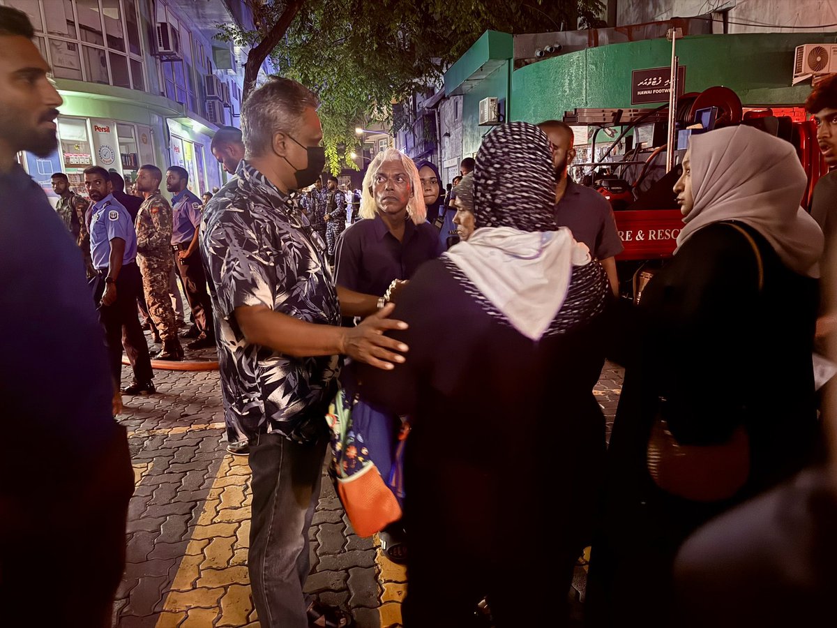MaleCitymv's tweet photo. ހުޅުމާލެ އާއި މާލޭގައި އަލިފާނުގެ ހާދިސާ ހިނގި ތިން ތަނެއް ސާފުކުރުމުގެ މަސައްކަތް ފަށައިފި https://t.co/XvBsHgprmq https://t.co/a3ghaQdyCu
