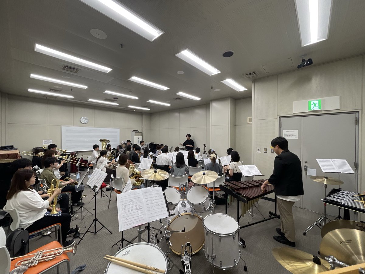 arkswo1031's tweet photo. 先週は多くの見学者と共に合奏でした！
楽しんでいただけたら嬉しいです😭
今週末は打楽器が豊富に借りれる場所で練習予定🥁
頑張ります！🔥

アークスでは以下パートを大募集中！
興味ある方はHPよりお問い合わせ下さい！
#杉並区吹奏楽
#吹奏楽団
#団員募集
#チューバ
#ファゴット
#パーカッション https://t.co/oyf3Fi5Ief