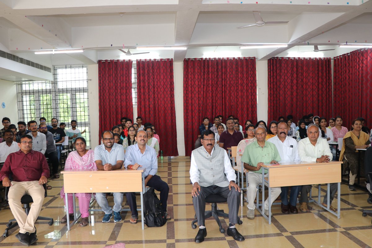 CuKarnataka's tweet photo. The valedictory programme of the two-day workshop organized by the Department of Chemistry was held today. 

Registrar Prof. R. R. Biradar attended the programme as the Chief Guest &amp; distributed certificates to the participants. Faculty members were also present on the occasion. https://t.co/LmrP9f5vQG