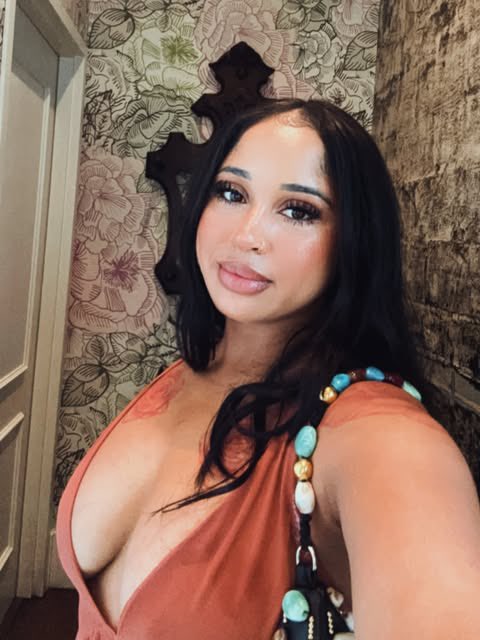 tannyaspates's tweet photo. Birthday Photo Dump 📸🎂 🦀♋️
#cancerseason #birthdaygirl #cancer #mailbae #puertoricanpecan #uspslady #mailbox https://t.co/1cUaF8DCpx