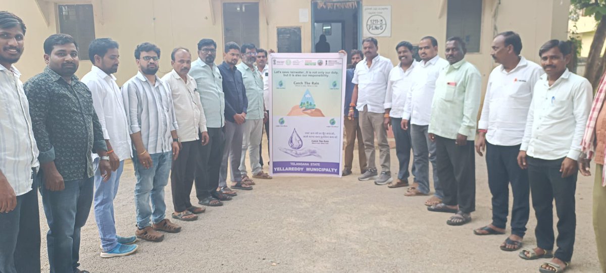MplYellareddy's tweet photo. As part of Catch the Rain Campaign, Rainwater Harvesting Awareness .Municipal Chairman &amp; ward councilors Commissioner says importance of Rainwater Harvesting Pits in conserving rainwater, recharging groundwater,&amp;securing water resources for future generations #CatchTheRain https://t.co/FhBaIEmNSx