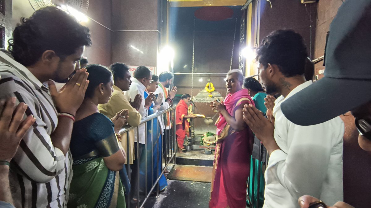 odurikishore's tweet photo. గౌరవనీయులు ఆంధ్రప్రదేశ్ రాష్ట్ర ఉప ముఖ్యమంత్రివర్యులు, పిఠాపురం నియోజకవర్గ శాసనసభ్యులు శ్రీ కొణిదల పవన్ కళ్యాణ్ గారు ప్రస్తుతం చికిత్స పొందుతున్న నేపథ్యంలో, వారు త్వరగా సంపూర్ణ ఆరోగ్యంతో కోలుకొని తిరిగి ప్రజాసేవలో మరింత ఉత్సాహంతో పాల్గొనాలని భగవంతుని ప్రార్థిస్తూ, ఈరోజు పిఠాపురంలోని 10వ శక్తి పీఠం శ్రీ కుక్కుటేశ్వర స్వామి దేవస్థానంలో ప్రత్యేక పూజలు, అభిషేక కార్యక్రమం మరియు ఆరోగ్య శాంతి పూజలు నిర్వహించడం జరిగింది.

పవన్ కళ్యాణ్ గారు సంపూర్ణ ఆరోగ్యంతో త్వరగా కోలుకొని ప్రజల మధ్యకు రావాలని మనస్ఫూర్తిగా కోరుకుంటున్నాము.

పిఠాపురం ఎమ్మెల్యే గారి తాలుకా

జై జనసేన ✊

జై పవన్ కళ్యాణ్ గారు ✊️✊️ @JanaSenaParty @JSPShatagniTeam @PawanKalyan #PawanKalyanGaruGetWellSoon #Pithapuram #janasena #PawanKalyan #pithapurammlagarithaluka🔥♥️