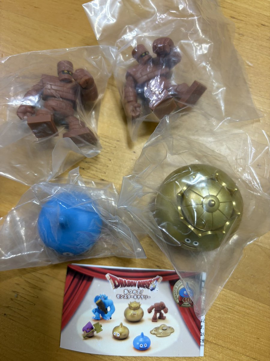 jh25p's tweet photo. ドラゴンクエスト ドラクエ
あつめて！モンスターギャラリー ガチャガチャ カプセルトイ 交換 フィギュア

譲）キングスライム、ゴーレム、スライム、

求)ドラクエ 吉野家 なんでも 

異種交換になります。
郵送交換⭕️
お気軽にお声掛け下さい🎀 https://t.co/lnLQzxKG0y