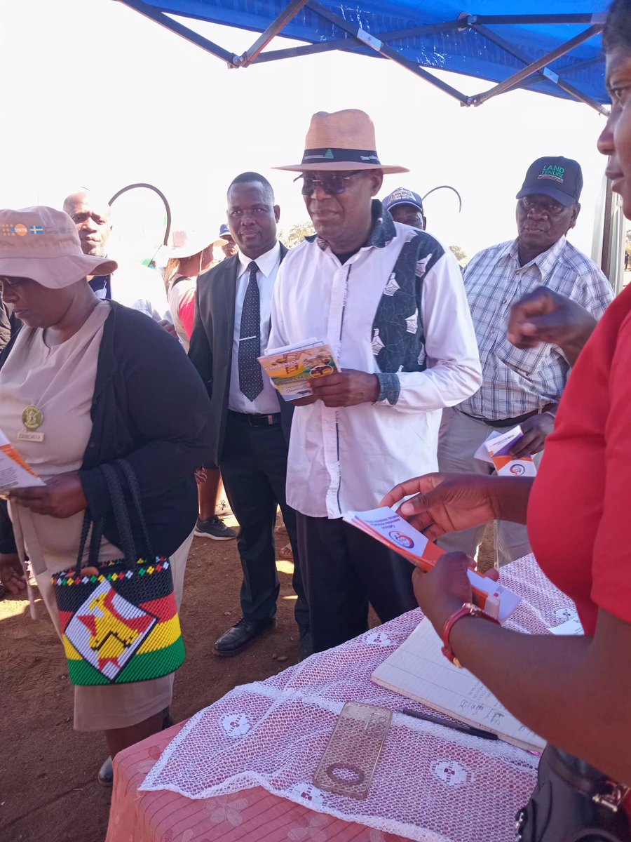ChipingeVCIProg's tweet photo. Honoured to host the Minister of State, Provincial Director for Manicaland, at our CVCIP stand during the Gender Equity Event held at Checheche Primary School.

#CVCIP #GenderEquity #Manicaland #Checheche #CommunityEmpowerment #WomenEmpowerment #Zimbabwe https://t.co/fgtrv95iuf