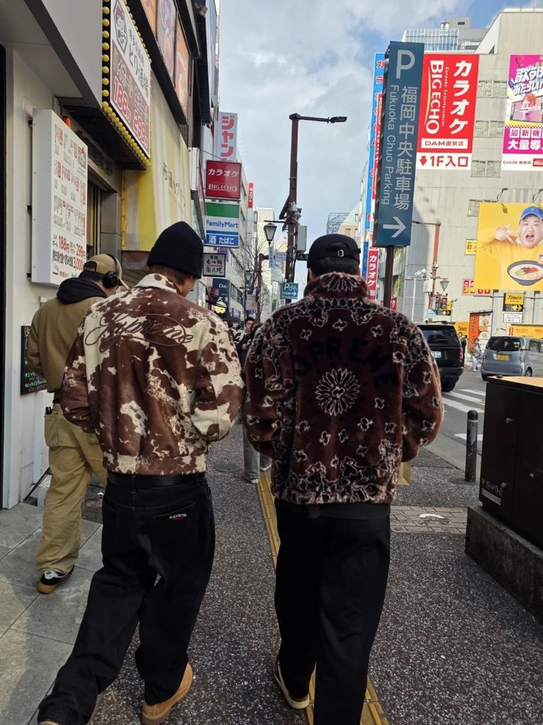 ohsenh's tweet photo. what's with japan that whenever exo goes there, there's always a sekai crumb 🥹 https://t.co/LUDxwVtj40