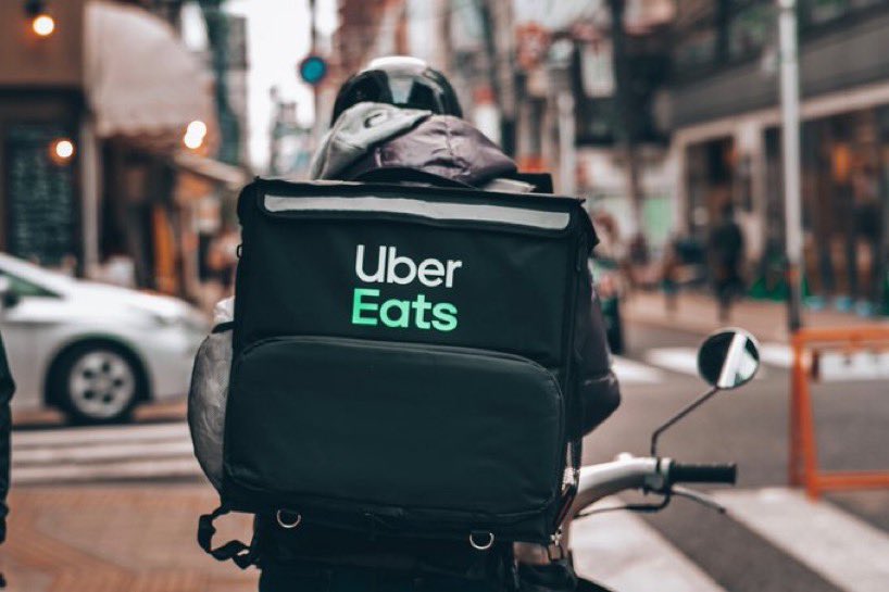 FrenchRapUS's tweet photo. 🚨 INCROYABLE !!! 

Les livreurs Uber Eats et Deliveroo seront désormais payés 19 € brut de l’heure minimum dès septembre, contre 11,75 € aujourd’hui 🙏🏻 https://t.co/sxDYnNLf71
