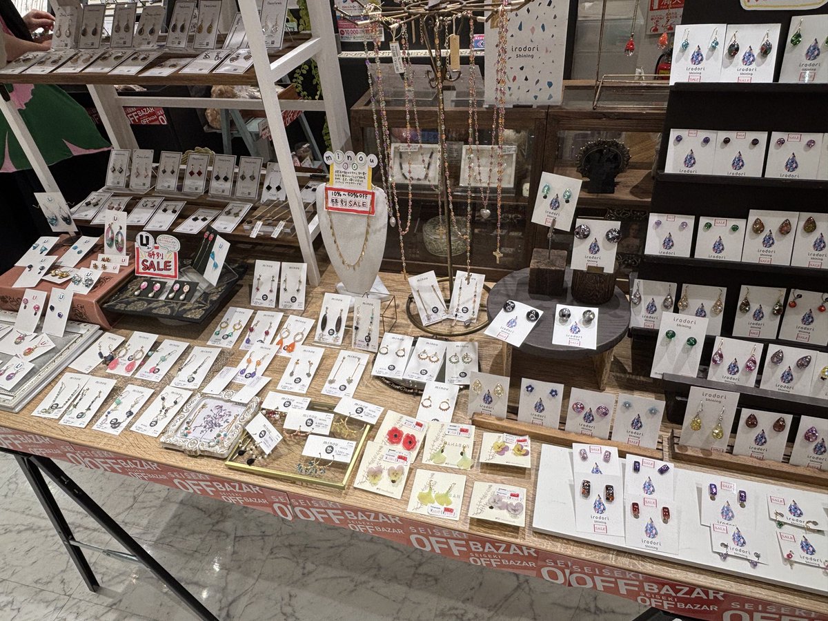 Daisylewis_ad's tweet photo. 聖蹟桜ヶ丘店は残り2日で閉店いたします！😭
@irodorishining さんも店頭にいらっしゃいます☺️

7/12(日)20:00をもちまして閉店となります🥹
最後まで皆様のご来店を心よりお待ちしております✨

#聖蹟桜ヶ丘 #ハンドメイドアクセ #ステンレスアクセ #閉店セール https://t.co/HdNNkYtE0Z