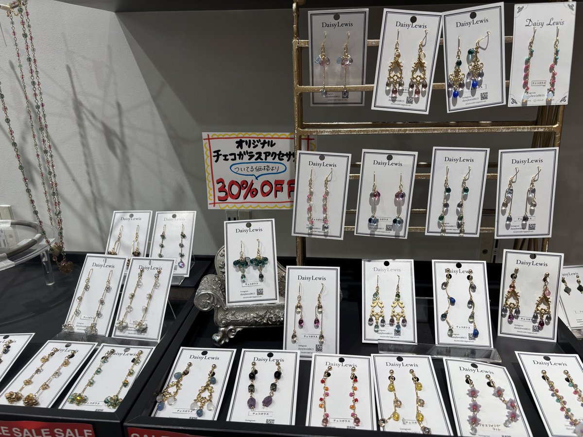 Daisylewis_ad's tweet photo. 聖蹟桜ヶ丘店は残り2日で閉店いたします！😭
@irodorishining さんも店頭にいらっしゃいます☺️

7/12(日)20:00をもちまして閉店となります🥹
最後まで皆様のご来店を心よりお待ちしております✨

#聖蹟桜ヶ丘 #ハンドメイドアクセ #ステンレスアクセ #閉店セール https://t.co/HdNNkYtE0Z