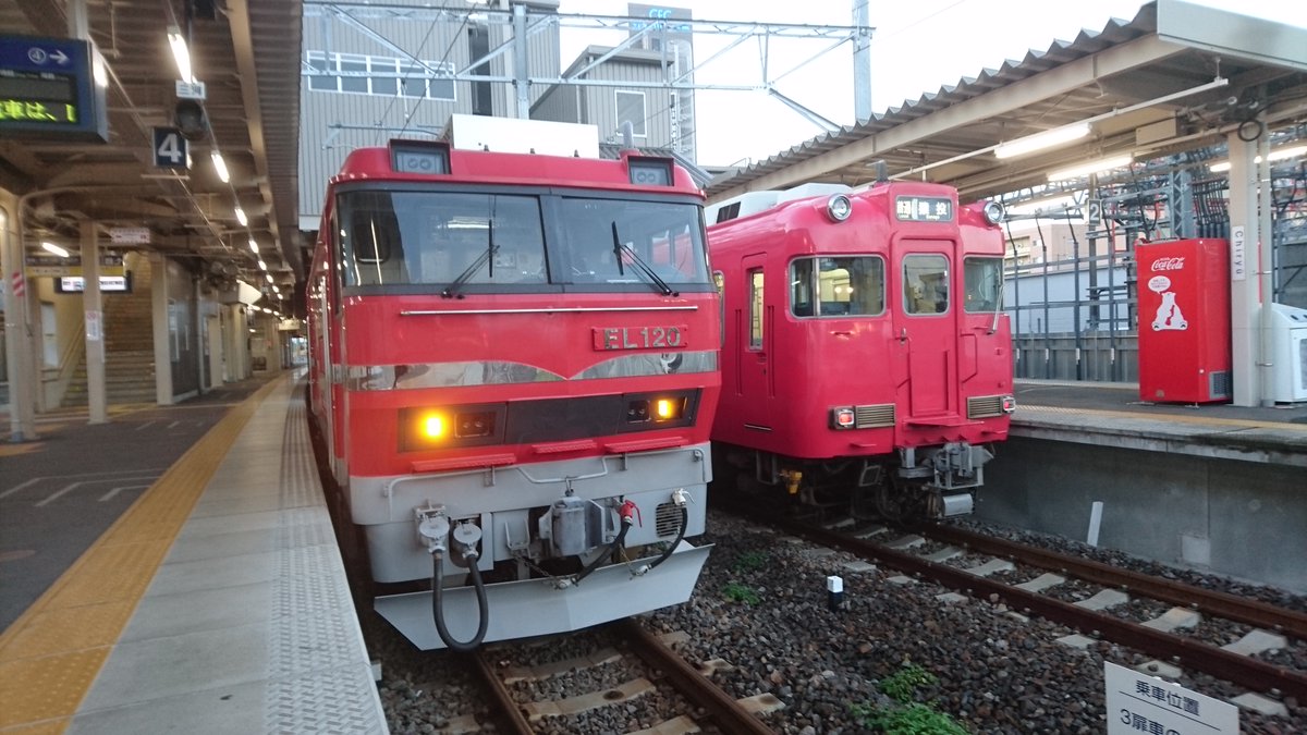 mikawasenle30's tweet photo. 昼間は走る姿をあまり見ることのないEL120形。知立駅の、始発前に豊明に向かって「逃げる」直前ですね。 https://t.co/bSMvfPyO03