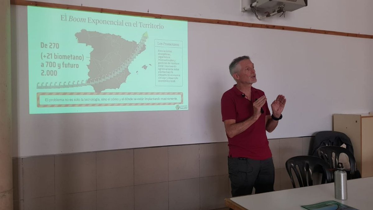 TeruelExiste_'s tweet photo. #Calamocha y #Alfambra responden con gran asistencia de público a la propuesta de información del Movimiento ciudadano sobre centrales de biogás. Gracias al técnico del CSIC, @FernandoVallada. Informarse forma parte de nuestras obligaciones en democracia🧐
https://t.co/qX9o9iBK6X https://t.co/MUX66wJQpr
