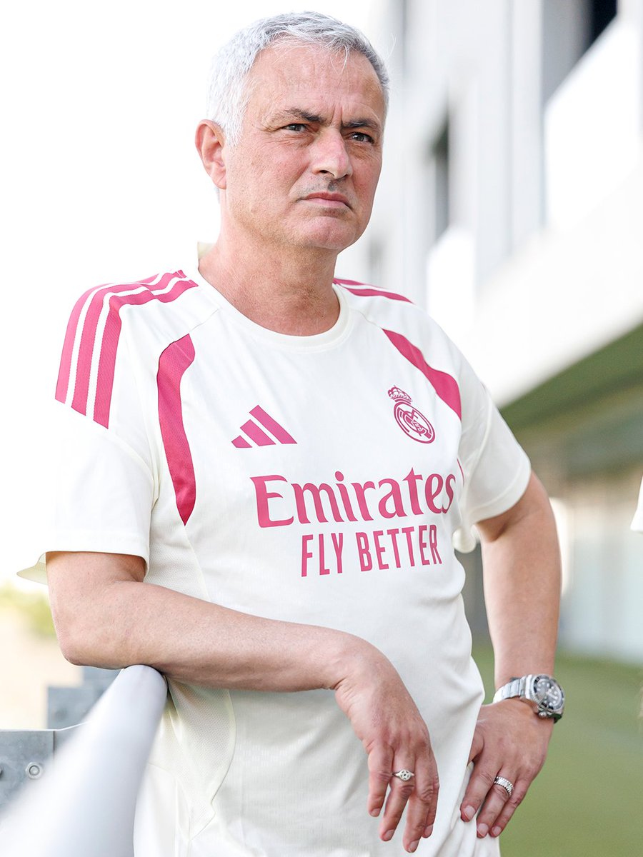 realmadrid's tweet photo. 👀 ¡Mira quién ha llegado! https://t.co/fNAXzJPS0g