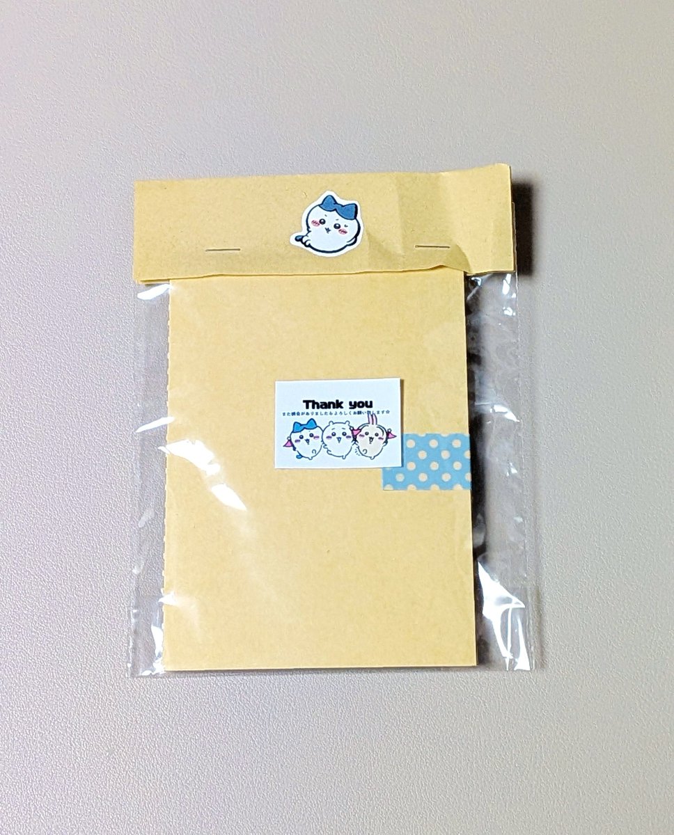 nekkokn's tweet photo. 届いた、ハチワレちゃんグッズ！！
シール貼ってあるのうれしーッ😼丁寧だなあ https://t.co/VC88phZLlV