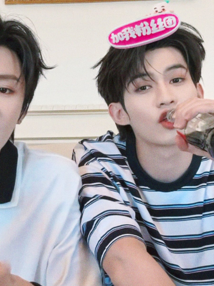 FrenchGand5313's tweet photo. 可爱云旗在线表演炫法国coco cola
#云旗 #郝熠然 #YunQi #HaoYiRan https://t.co/Pdve2JZ6Yh