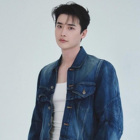 DramalandBR's tweet photo. #LeeJongSuk e #IU terminaram o relacionamento. 

A agência do ator. ACE FACTORY, confirmou o termino por meio de comunicado: "É verdade que eles terminaram.”acrescentando que decidiram continuar sendo bons colegas.

O término acontece após um relacionamento de quatro anos. https://t.co/NU2hUBDffQ