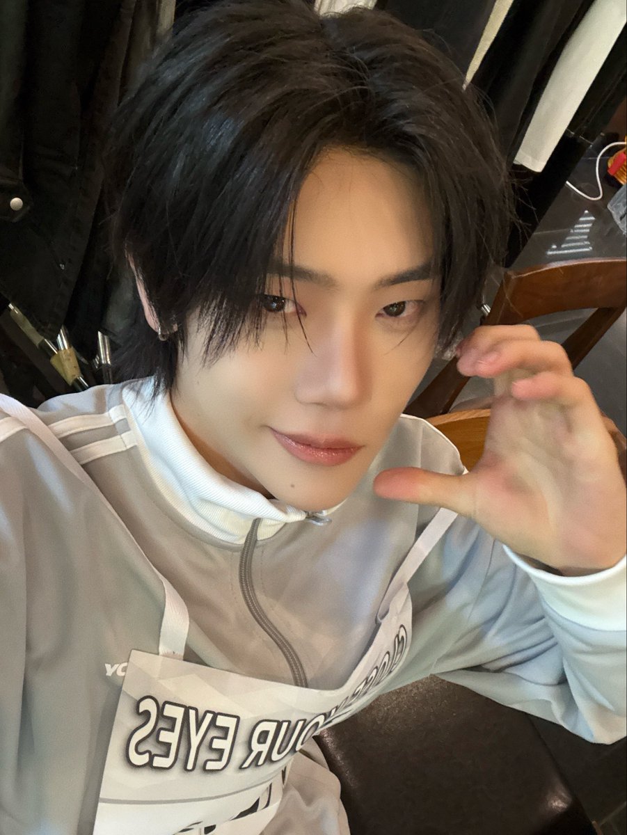 CYE_MEMBERS7's tweet photo. 이 날 얼굴 좋아~

#장여준 #JANGYEOJUN 
#CLOSEYOUREYES #클로즈유어아이즈
#CYE #클유아 https://t.co/waCiiqkZ6a