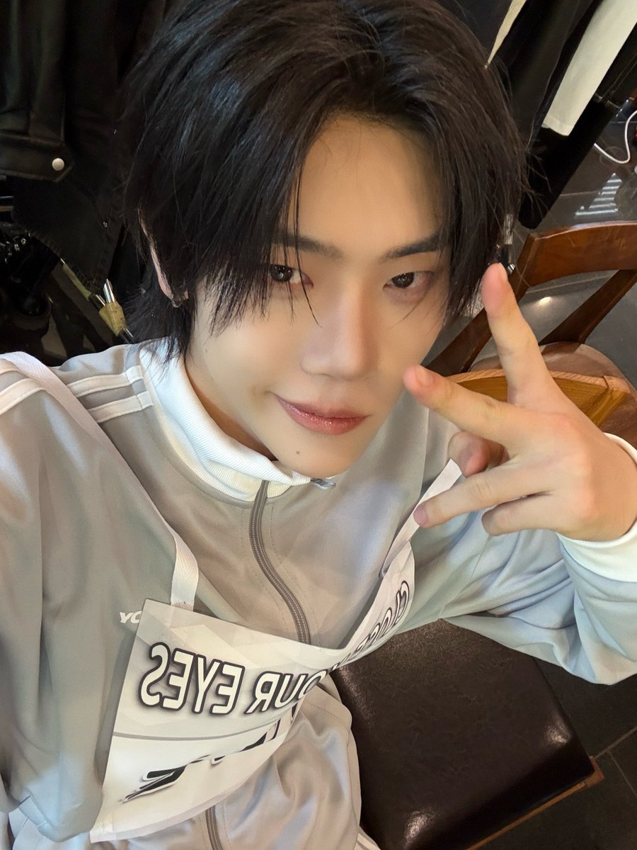 CYE_MEMBERS7's tweet photo. 이 날 얼굴 좋아~

#장여준 #JANGYEOJUN 
#CLOSEYOUREYES #클로즈유어아이즈
#CYE #클유아 https://t.co/waCiiqkZ6a