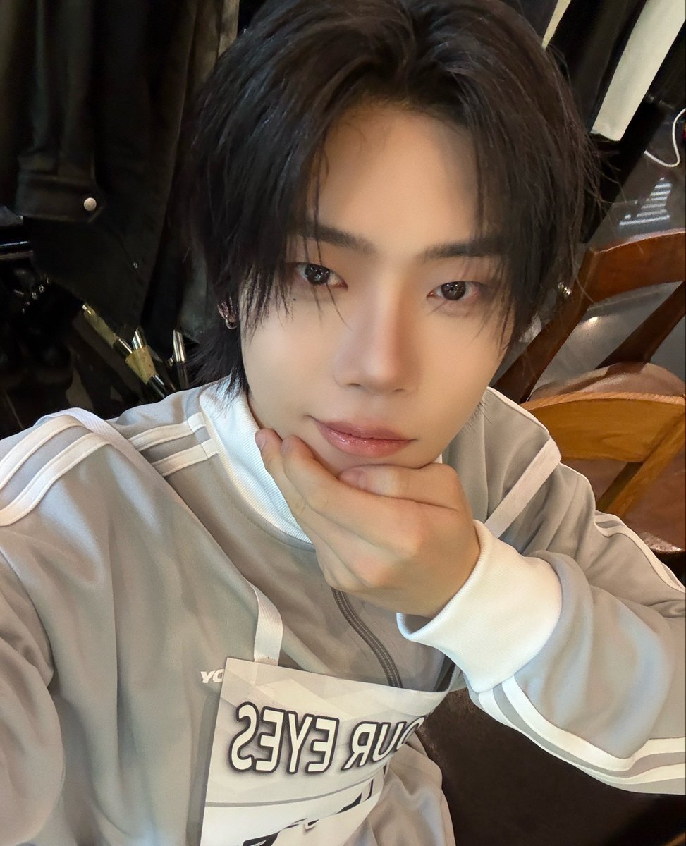 CYE_MEMBERS7's tweet photo. 이 날 얼굴 좋아~

#장여준 #JANGYEOJUN 
#CLOSEYOUREYES #클로즈유어아이즈
#CYE #클유아 https://t.co/waCiiqkZ6a