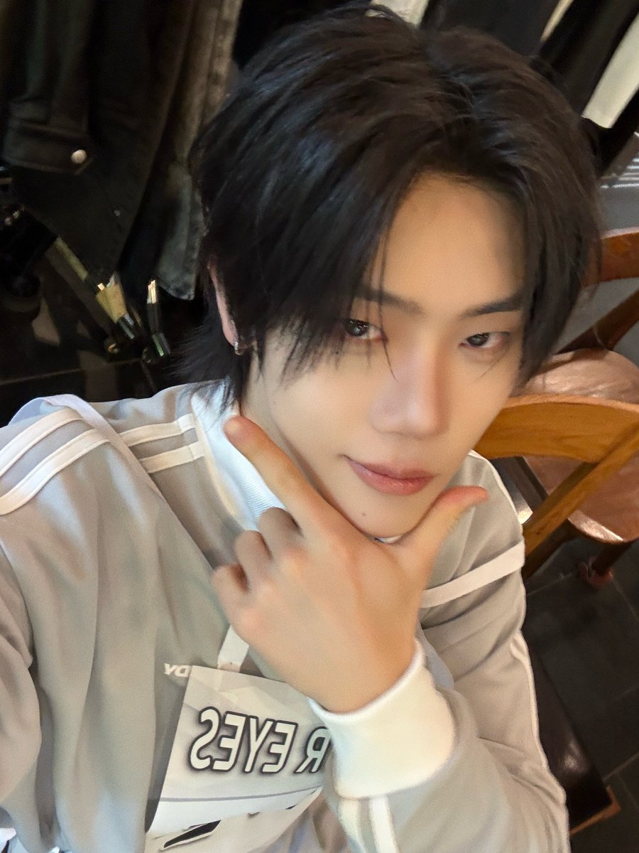 CYE_MEMBERS7's tweet photo. 이 날 얼굴 좋아~

#장여준 #JANGYEOJUN 
#CLOSEYOUREYES #클로즈유어아이즈
#CYE #클유아 https://t.co/waCiiqkZ6a