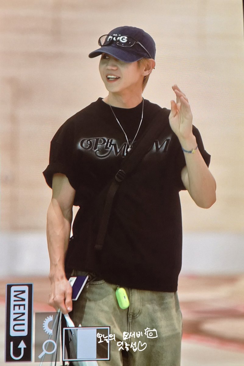 itsyou_ysb's tweet photo. 260710 🇸🇬 입국 #요섭 #양요섭

잘 쉬고 내일 만나💕 https://t.co/4OSzC5cSma