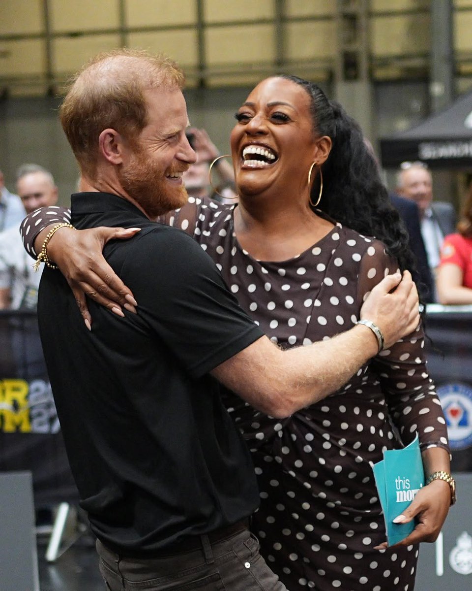 LyleSckeepers's tweet photo. Prince Harry &amp; UK TV Presenter Allison Hammond 💛 🖤 https://t.co/3O5NAEqvgF