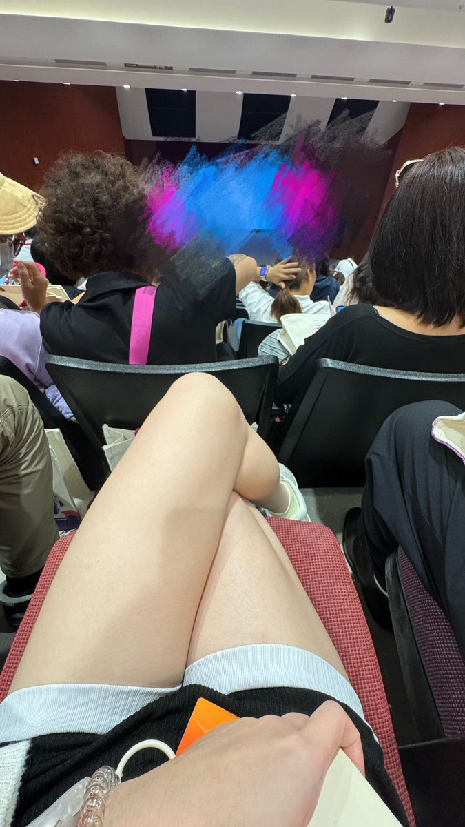 pixie1111x's tweet photo. 一個人的暑假可以做什麼？？

#美腿 #日常 #躲颱風 #廣東 #中山 https://t.co/QarVgl0wwY
