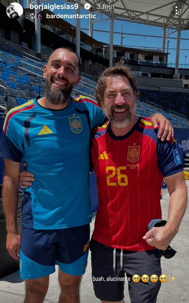 _PabloFdez_'s tweet photo. Grandes Borja Iglesias y Javier Bardem. ¡Vamos, España! https://t.co/ZWheSVtjPu