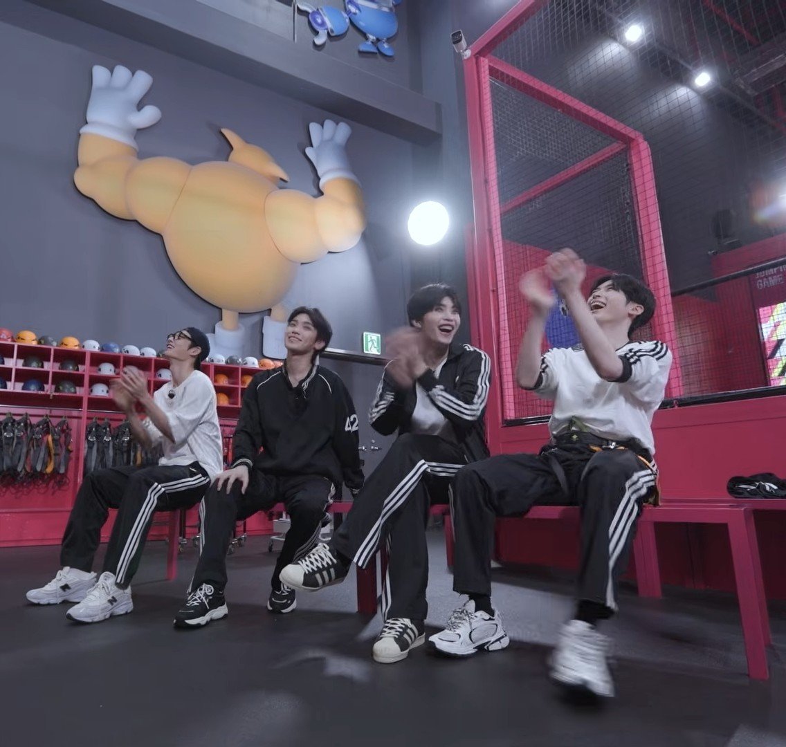 forseokmae's tweet photo. spidertthew and his fanboys https://t.co/kBqx4Xgmq4