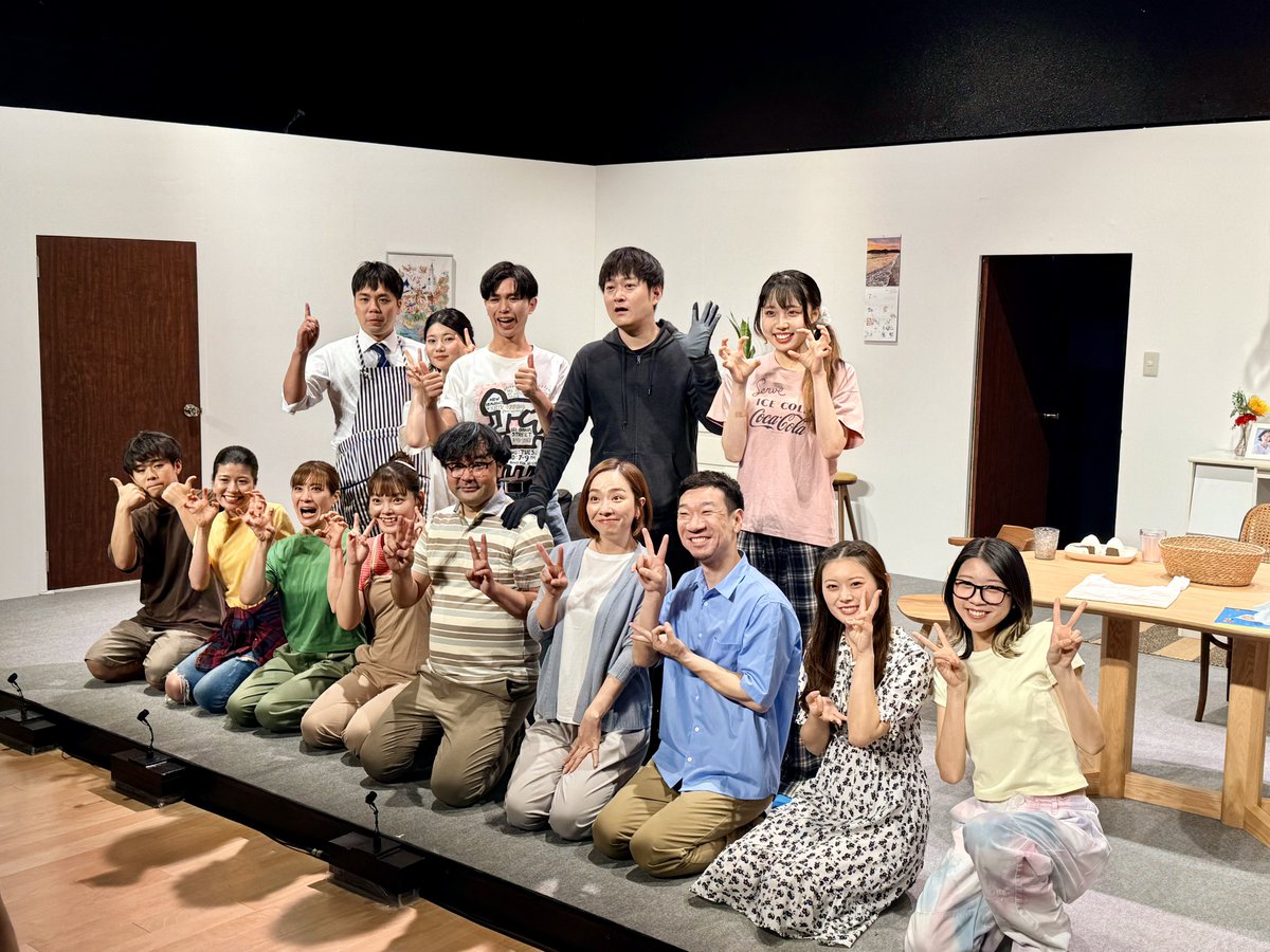 Gen_kosensha's tweet photo. 座LILEON座第3回公演「#一億円卓」
ショウきんさん登場以降怒涛の展開あり、心ノ音さんと萩原さんのあの演出の芝居を笑い側で作ることある!?って驚きあり、ラストカットも二転三転でとても面白い公演でした！
だびんちさんの演技もすごく良かったし、古澤さんの掌返しの表情もまた最高！
#ザリレオン座 https://t.co/xndeEzuhcZ