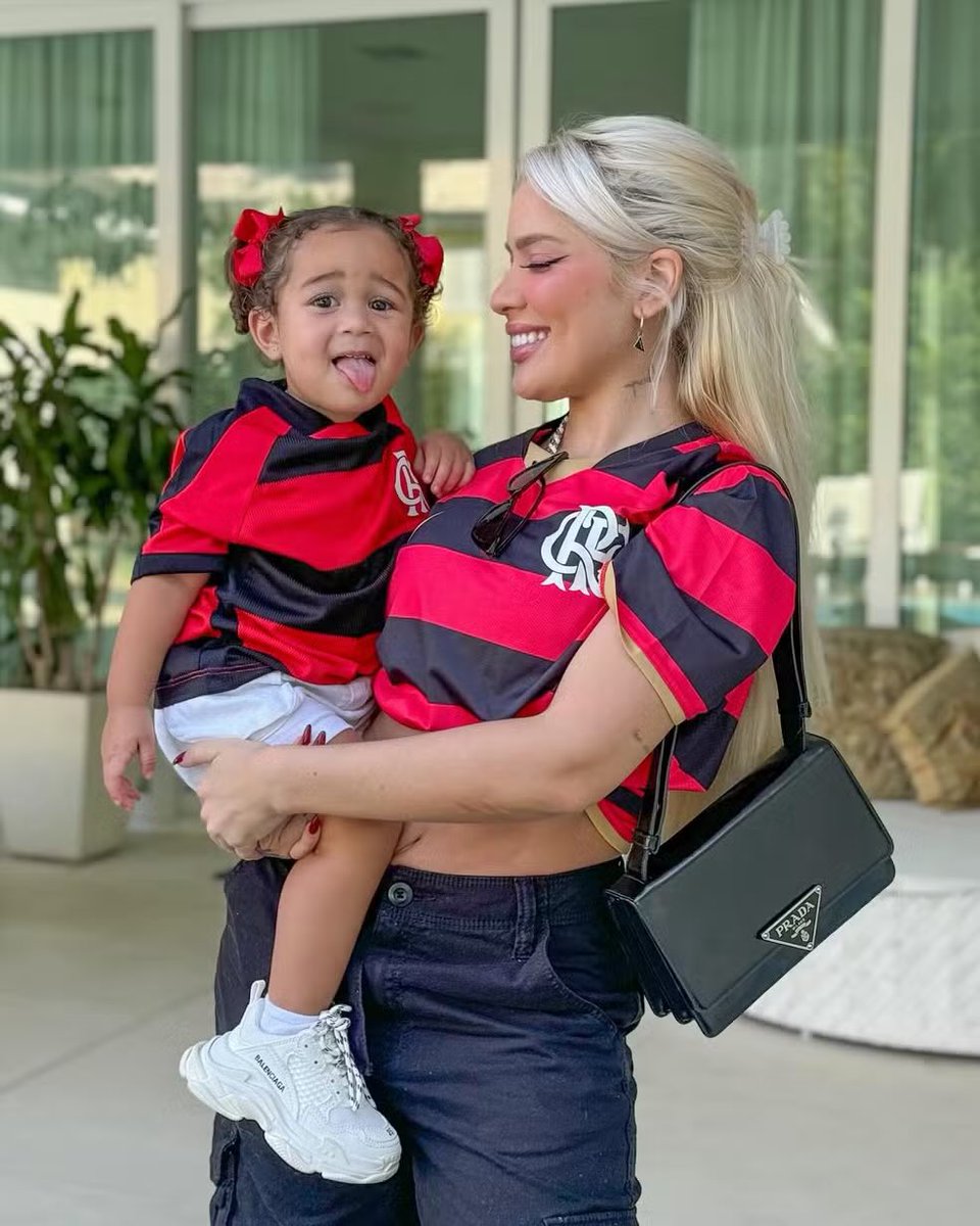 QgKarolL's tweet photo. Hoje a nossa queen completa 4 aninhos! 🥹🎂💛

Feliz aniversário, Ceci! Que você continue encantando o mundo com esse jeitinho doce, inteligente e cheio de luz. Desejamos um novo ciclo repleto de saúde, amor e muitas alegrias! @akarolinelima https://t.co/5XZraX54zN