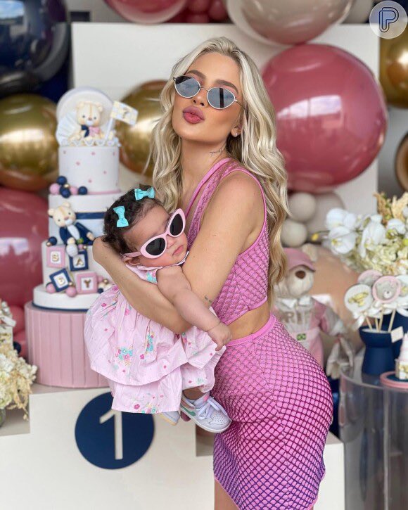 QgKarolL's tweet photo. Hoje a nossa queen completa 4 aninhos! 🥹🎂💛

Feliz aniversário, Ceci! Que você continue encantando o mundo com esse jeitinho doce, inteligente e cheio de luz. Desejamos um novo ciclo repleto de saúde, amor e muitas alegrias! @akarolinelima https://t.co/5XZraX54zN