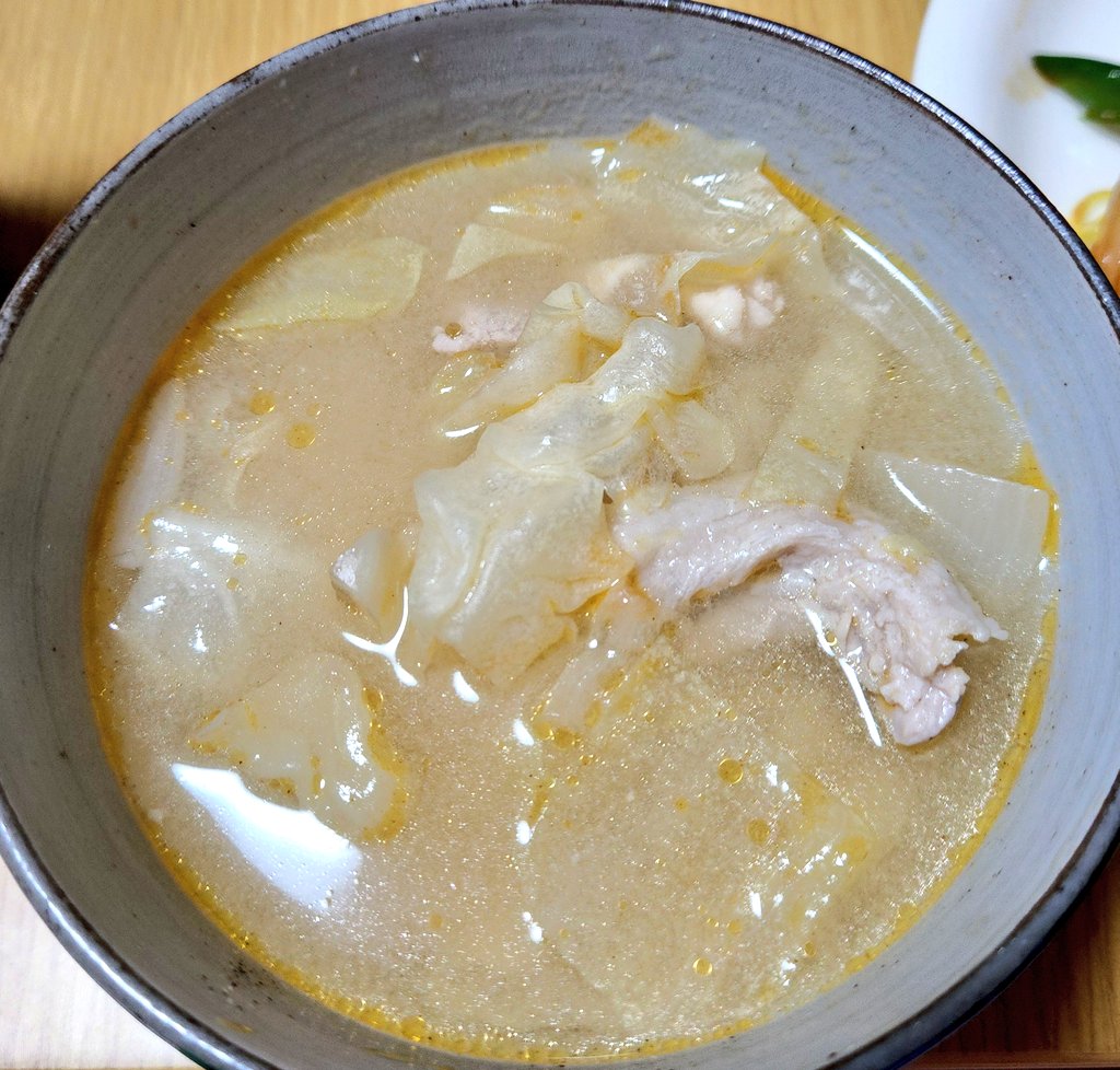 yuuki6113's tweet photo. 5日目
【麻婆茄子かたやきそばとキャベツの豚汁】
Cook Doの味の安定感はマジ凄い…
かたヤキソバと麻婆茄子作ってパイルダーオンしたら完成!
食材チェックしてたら、キャベツ・茄子・サツマイモがとにかく余りそうなので今日は豚汁でキャベツ消費😸
いただきます🙏
#おうちご飯
#やきそば
#CookDo https://t.co/UgbZGPQr2B